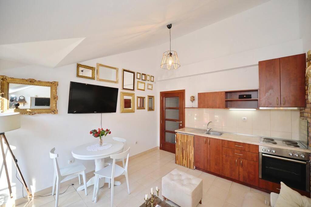 Stylish Apartment 22 Котор Екстериор снимка